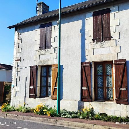 Futurogite Saint-Georges-les-Baillargeaux ภายนอก รูปภาพ